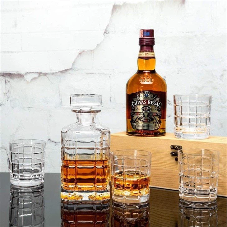 glass whiskey decanter bottle4