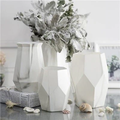 Ručno puhana unikatna staklena vaza