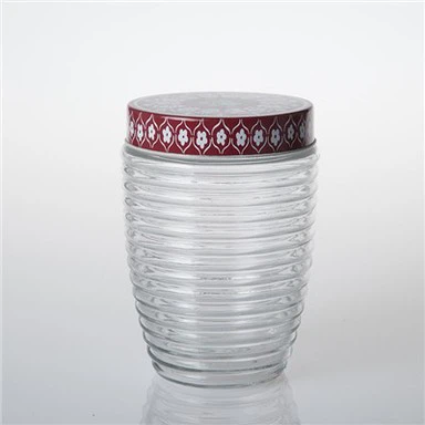 Staklena posuda sa metalnim poklopcem