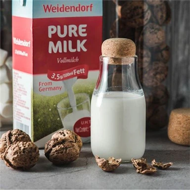 Staklena tegla za mleko sa plutom