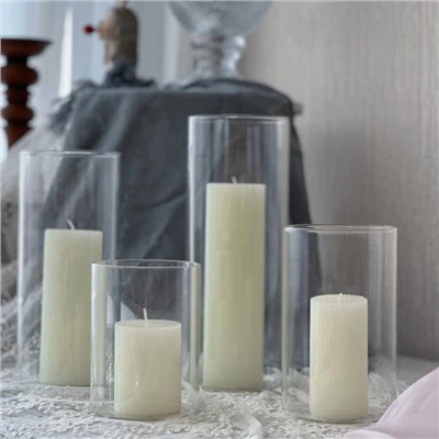 Dajte izjavu sa staklenim svijećnjakom