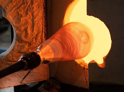 Izvrsni ručno puhani cvjetni motivni stakleni vaza